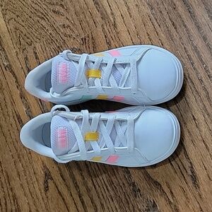 Girls Adidas Grand Court 2.0, Size 1